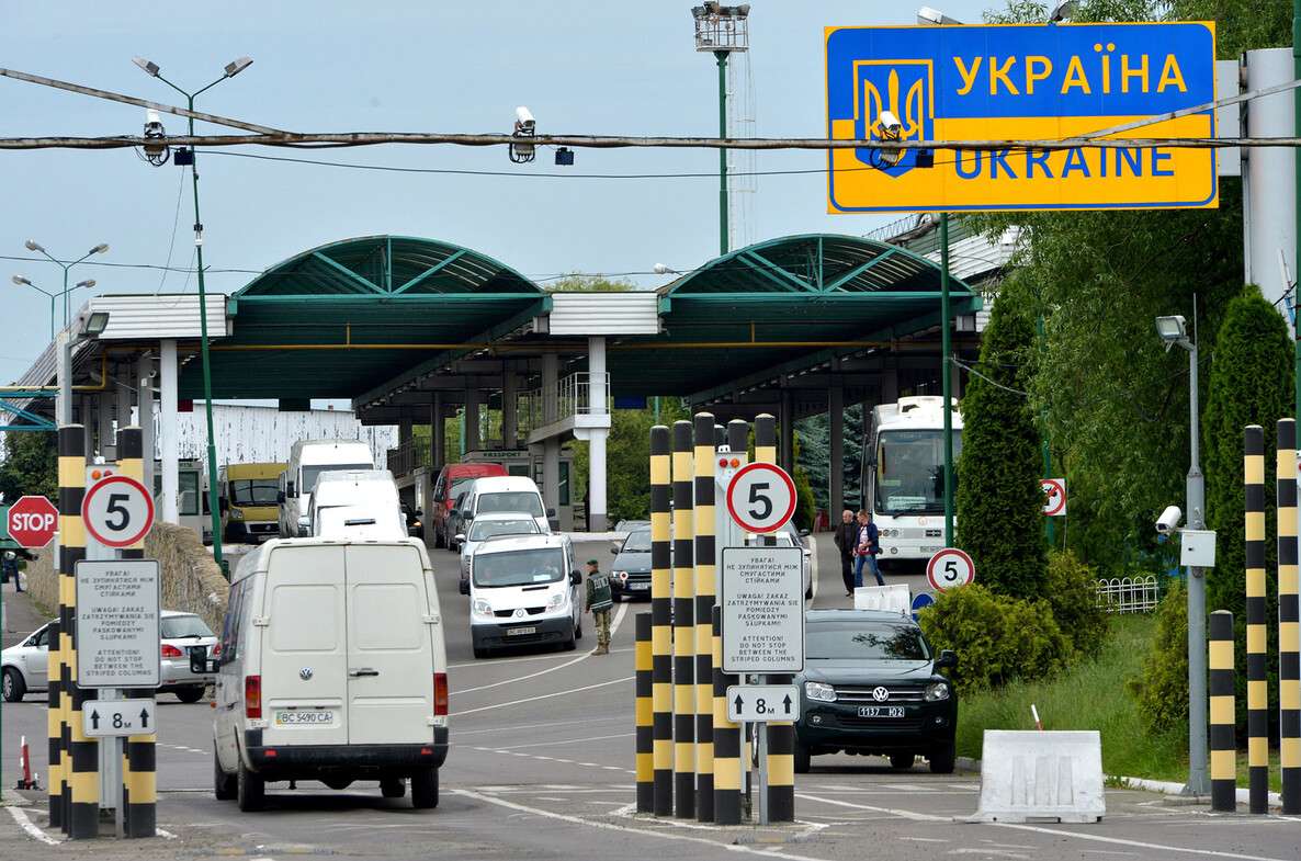 Сколько наличных можно вывозить из Украины без декларации – правила 2025 года