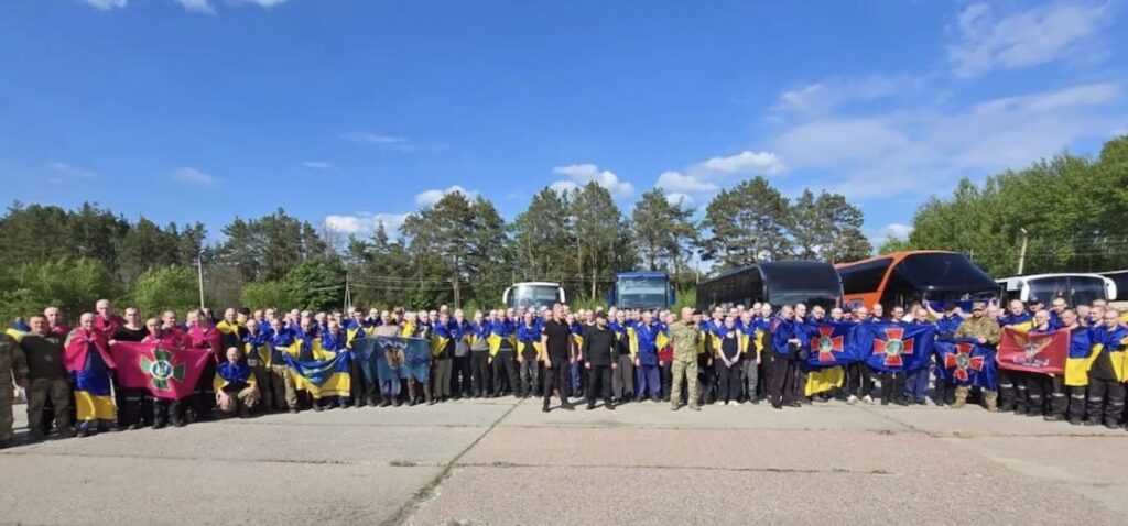 Крупнейший обмен пленными: домой вернулись 1000 украинцев / Фото: открытые источники